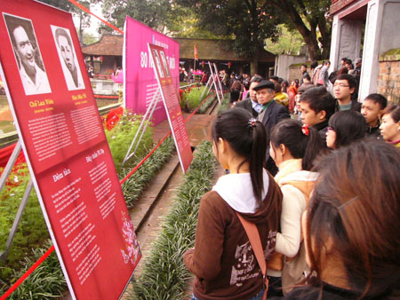 ທ້ອງຖີ່ນຕ່າງໆຈັດຕັ້ງວັນກະວີຫວຽດນາມ